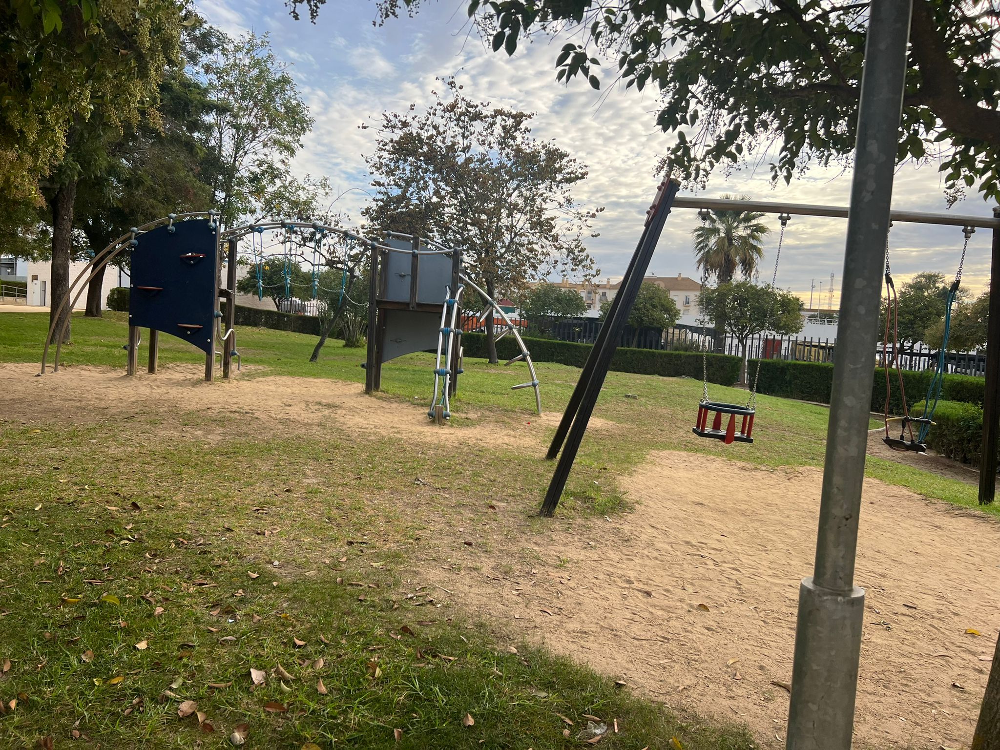 El Ayuntamiento de Trigueros transformará la zona de juegos infantiles del Parque El Pacífico