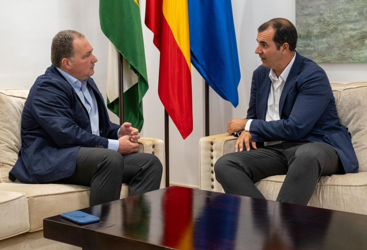 El alcalde de Trigueros, Vidal Blanco, mantiene un encuentro con el presidente de la Diputación de Huelva